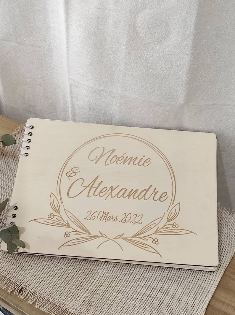 Livre d'or bois personnalisé gravure pour mariage bapteme et anniversaire Peuplier