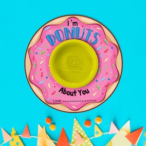Etiqueta para lembrancinha de Dia dos Namorados com tema de donuts e massinha de modelar (Download Digital)