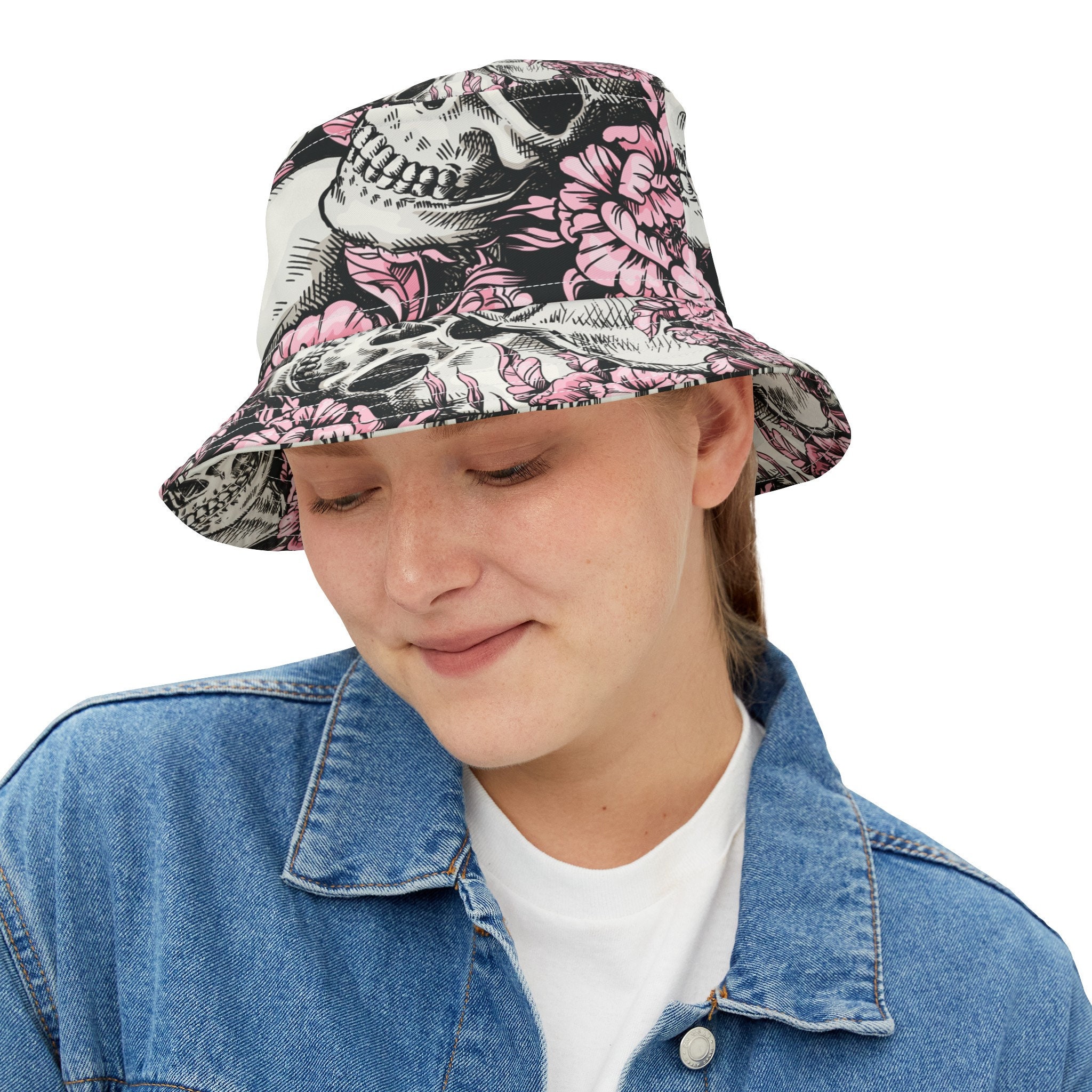 ピンクの花柄ゴシックスカルバケットハット | サイケデリック ゴシック