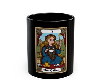 La taza negra de la carta del tarot del café (11oz, 15oz) / Carta del tarot y amante del café / Taza de tarot divertida / Arte del café del tarot