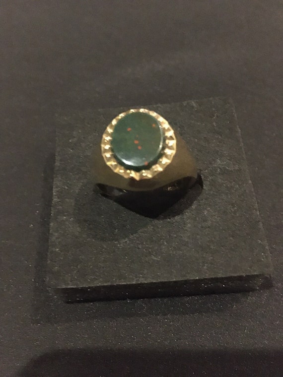 Vintage 9ct yellow gold bloodstone signet ring