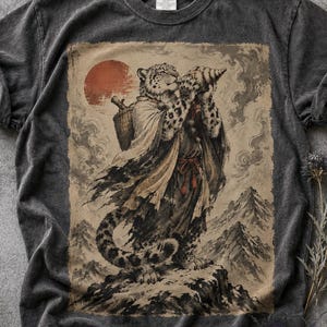 Maglietta con monaco leopardo delle nevi, maglietta con fauna selvatica di montagna giapponese, arte guerriera vintage, regalo per amanti dei leopardi, maglietta Comfort Colors® stile retrò Y2K