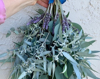 Eucalyptus shower steamer - 100% pure, live, freshly harvested stems. Option to add lavender. Great gift for her, or home spa, health care.