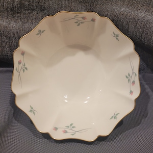 Lenox Rose Manor Large Scalloped Bowl with Gold Trim