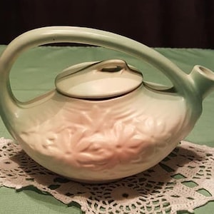 Vintage McCoy, Aladdin Style, with a Daisy Pattern. Pink and Teal, 40s