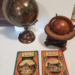 Taste of Italy, Ricordo Di Roma, Teil I & II, Bilderbuch von Rom, 2 kleine Vintage Holzgloben, in italienischer Sprache geschrieben