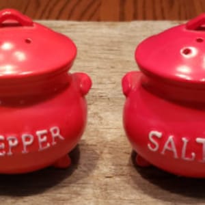 Vintage Red Pot Belly Kettle, Salt and Pepper Shaker, Lego, Japan.  Bean Pot Shakers, Porcelain 50/60s