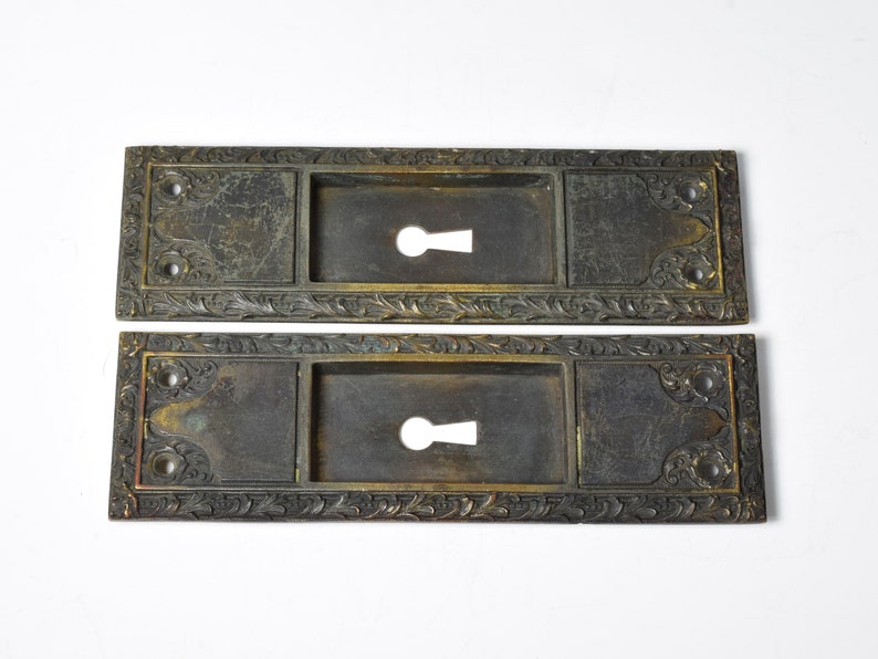 Pair Keyed Cast Bronze Late 1800s Early 1900s Pocket Door Plates With Natural Patina & Leafy Details image 3