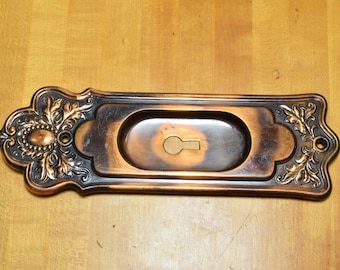 1910-1920s New Old Stock Antique Flush Door Pull With Glossy Japanned Finish "Oakdale" Design By Lockwood MFG Cup Escutcheon Door Pull