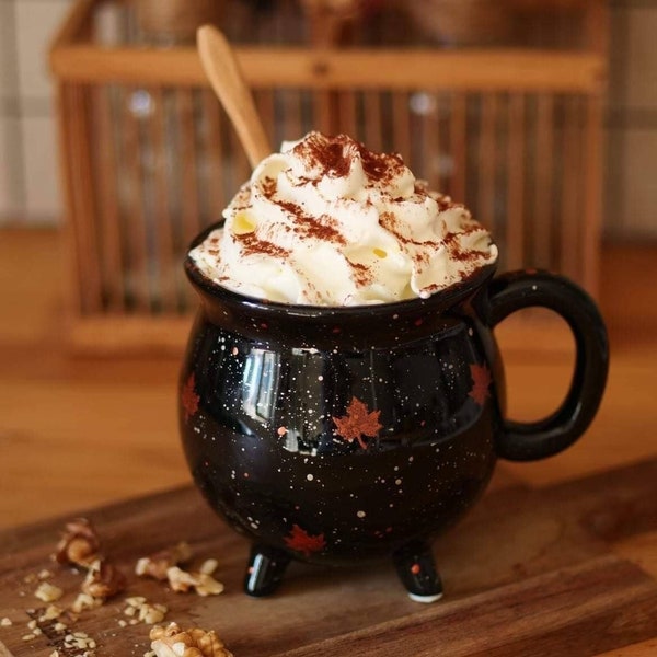 Svart kittel höstmugg keramisk wicca heminredning halloweenfest skogshäxa