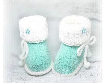 baby booties #knittingchildren #knitting #babygift #babyshoes  #knittedshoes  #present  #babyclothes