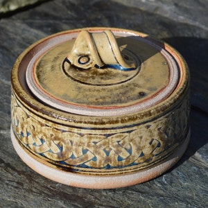 Irish Celtic pottery &#39;lidded pot&#39;