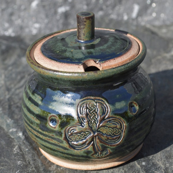 Irish Celtic pottery 'sugar/honey pot'