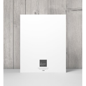 Pode incluir: Um cartaz branco com um logotipo preto que diz "on poynt creative" e o texto "onpoyntcreative@outlook.com Market Harborough, UK" com &iacute;cones de m&iacute;dia social.