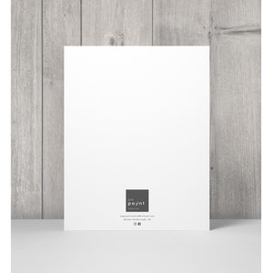 Pode incluir: Um cart&atilde;o branco em branco com um logotipo preto no canto inferior direito que diz "on poynt creative" com o endere&ccedil;o do site "onpoyntcreative@outlook.com" e a localiza&ccedil;&atilde;o "Market Harborough, UK" abaixo do logotipo. O logotipo tamb&eacute;m inclui &iacute;cones de m&iacute;dia social para Instagram e Facebook.