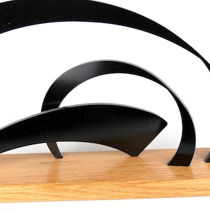 Escultura de mesa.Escultura de metal abstracta.Negro moderno minimalista.Acero grueso sólido