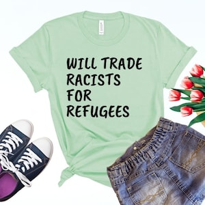 Échangera des racistes contre des réfugiés Chemise Aucun humain n&#39;est illégal Chemise Anti Trump Chemise Chemise de protestation