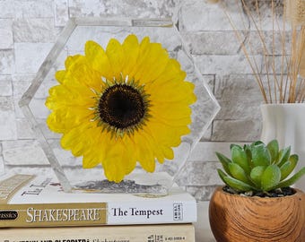Eternal Sunshine in Resin Hexagon/ Upright Heart: Elegant Nature-Inspired Home Décor Gift