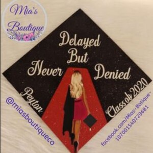 Graduation Cap Topper: Handgefertigtes Blumenmuster