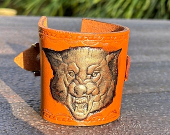 Pulsera de cuero genuino, diseño de cabeza de lobo en relieve a mano