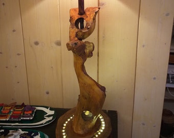 Lampe mit episodischem Harz, beleuchtetes Harz, Lampe aus Naturholz, beleuchtete Skulptur.