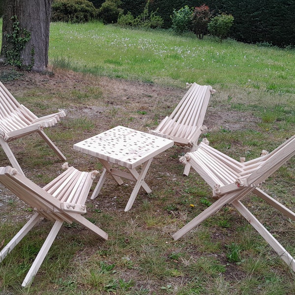 Gartentisch und Stühle