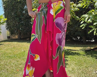 Hawaiiaans ontwerp roze fuchsia veelkleurige handgeschilderde plumeriabloesem tropische omwikkelde pareo sarongrok