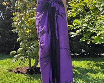 Hawaii Design sarong pareo hibiscus paars zwart tropische cruise strand zwembad sexy bikini cover-up wikkeljurk