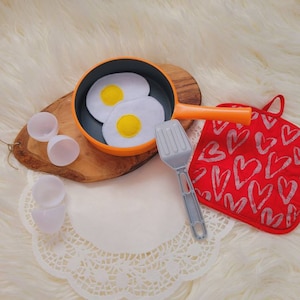 Felt eggs , felt crackable eggs, felt food, felt breakfast, pretend play, Christmas present