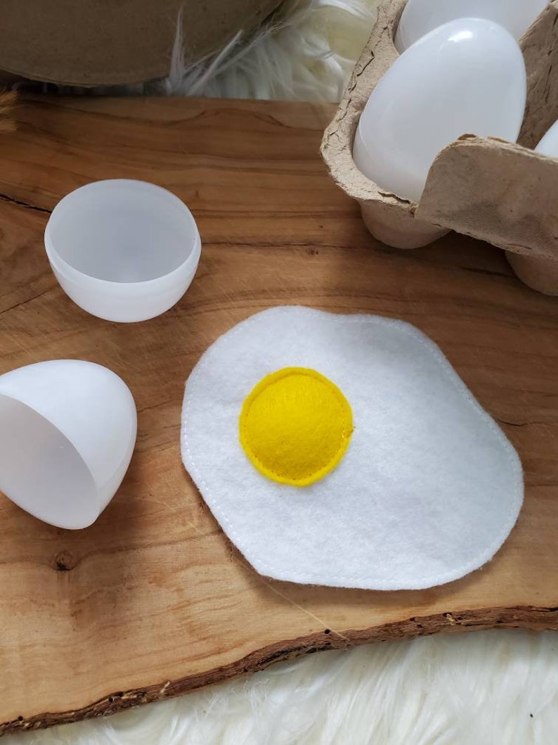 Felt eggs, felt crackable eggs, pretend play food , felt food , felt breakfast image 2