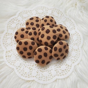 Chocolate chip felt cookies, Pretend chocolate chip cookies, Felt cookies, Felt food, Pretend food cookies, Toy cookies