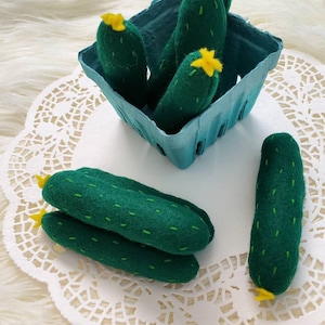 Felt cucumbers  , felt food , pretend play kitchen, pretend play store,  felt vegetables, pretend play garden