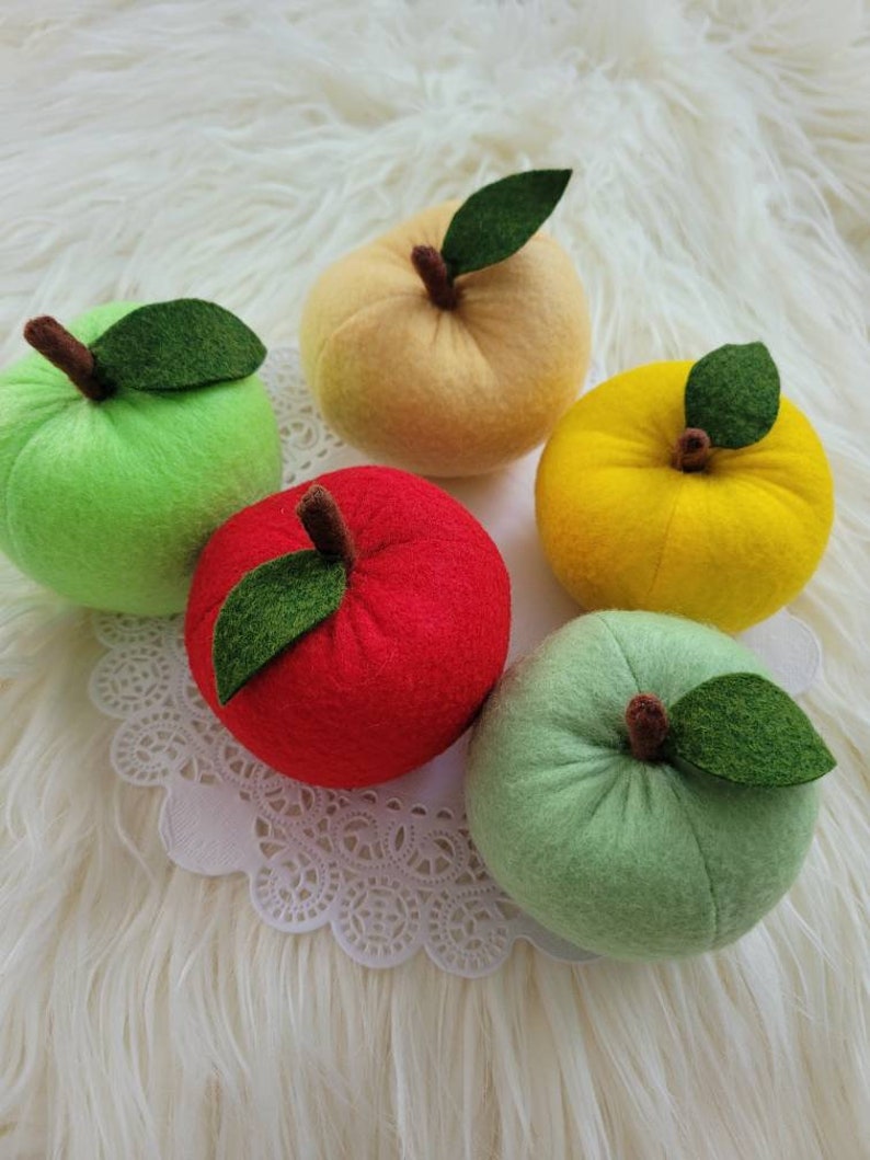 Felt apples ,felt Fruits, felt food , fake apples ,pretend play apples image 1