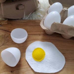 Felt eggs, felt crackable eggs, pretend play food , felt food , felt breakfast image 4