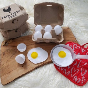 Felt eggs, felt crackable eggs, pretend play food , felt food , felt breakfast image 6