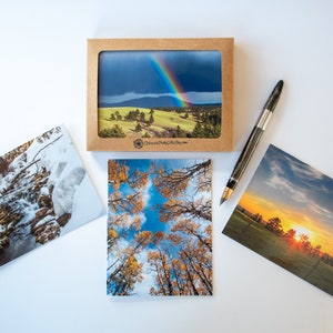 Jeu de 12 cartes de correspondance Paysages du Wyoming en quatre saisons, cadeau pour hôtesse, sympathie, merci, arc-en-ciel, coucher de soleil, ruisseau enneigé, arbres d'automne
