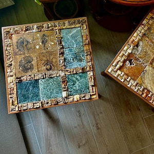 Table de bout en pierre travertin rustique, décoration marocaine vintage, table d'entrée en carreaux de céramique, meubles de récupération, table d'accent africaine faite main