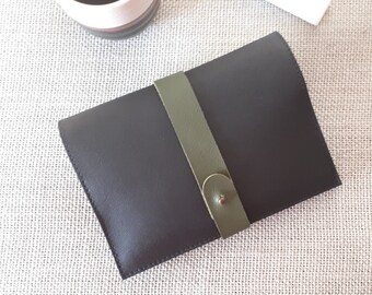 Black and khaki leather tobacco pouch