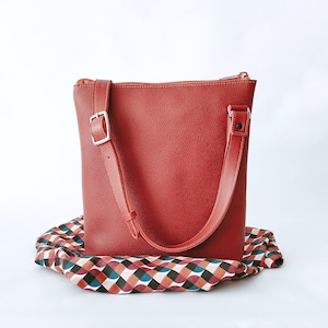 Brick leather shoulder bag