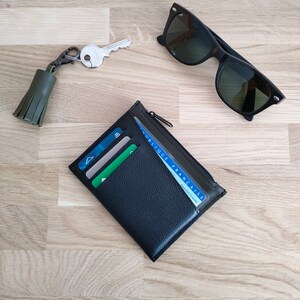 Cartera compacta en piel negra y caqui
