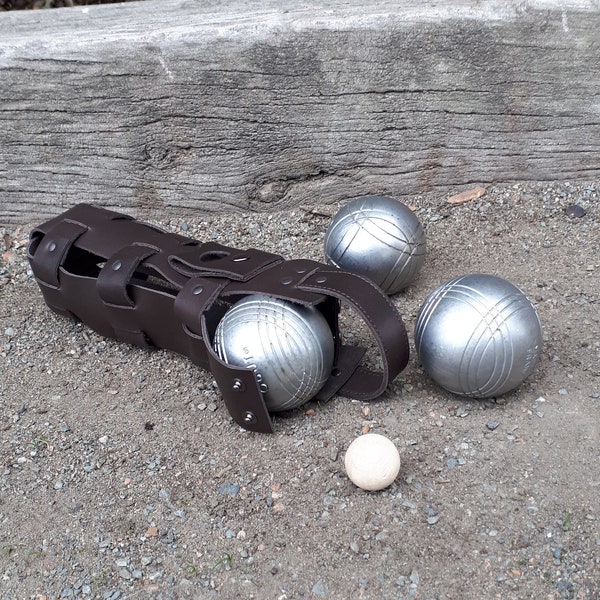 Case for pétanque boules in brown leather