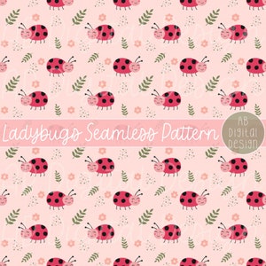 Pode incluir: Um padrão sem costura com joaninhas vermelhas com manchas pretas e rostos brancos sobre um fundo rosa com folhas verdes e flores rosas. O texto "Ladybugs Seamless Pattern" está na parte inferior da imagem.