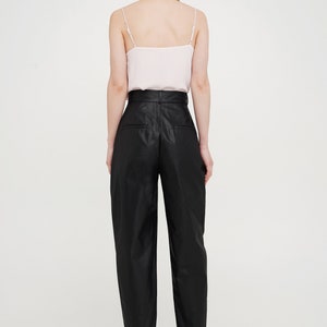 High waist cotton trousers with baggy fit, pleats and pockets