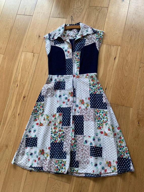 Vintage mod dress with fab star/floral pattern, da