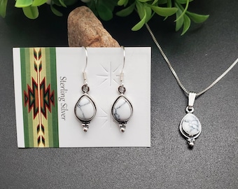 Conjunto de collar y aretes con delicadas piedras de búfalo blancas / Conjunto de joyas de plata de ley con turquesa blanca / Conjunto de aretes y collar con turquesa