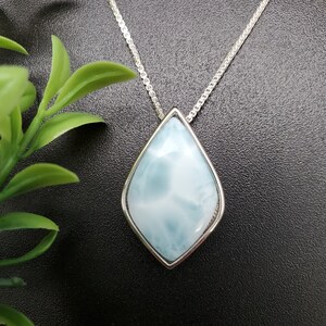 EMV #141 | Grote unieke vorm Larimar ketting hanger met zilveren ketting | Sterling zilveren Larimar hanger | Zilveren blauwe Aqua Larimar sieraden