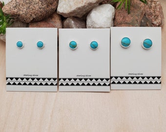Orecchini A Perno Argento 925 Con Turchese Simulato Blu/verde – Tondi 4 Mm, Chiusura A Farfalla