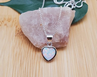 Sierlijke witte opaal inlay hart ketting hanger met zilveren ketting 16 "| Sterling Zilveren Opaal Inlay Hanger | Mooie hart ketting hanger