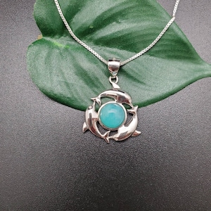 EMV #140 | Sierlijke Larimar dolfijn ketting hanger met zilveren ketting | Sterling zilveren Larimar ketting | Drie Dolfijnen Hanger Geschenken Idee