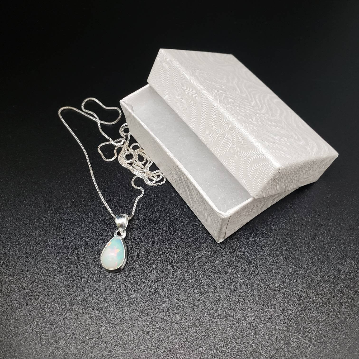 SVP#26 | シルバーチェーン付きシンプルで上品なエチオピア産オパール
